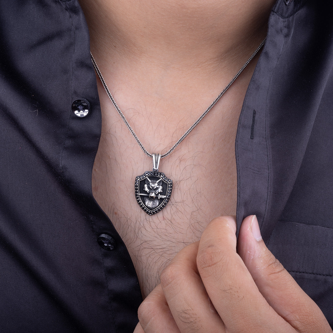 Men's Lonely Wolf chain pendant | Jenzo-925 sterling silver - Jenzo Jewellery